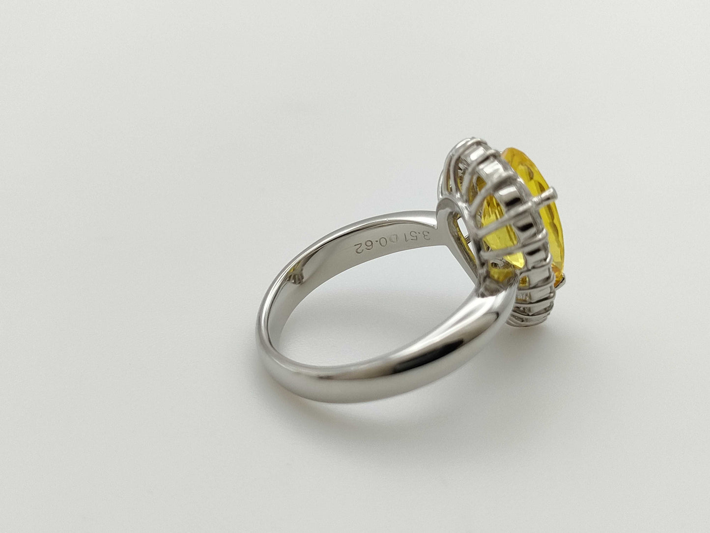Colored Stone 3.51ct D0.62ct PT900 9.0g Ring