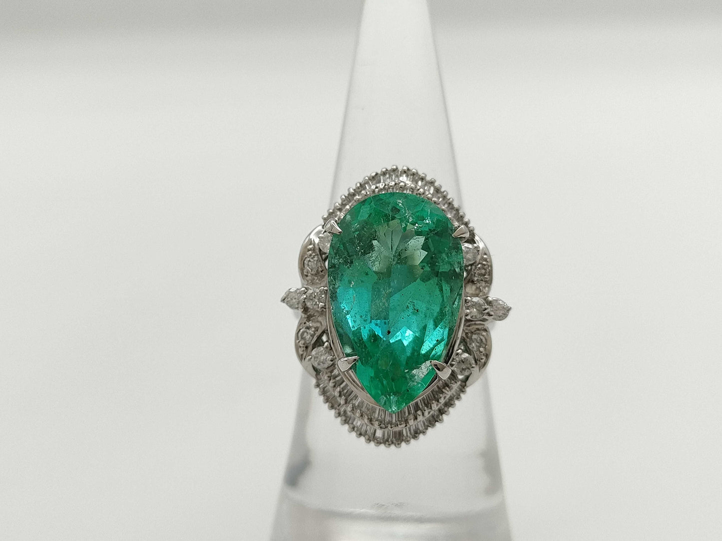 E7.09ct D1.18ct PT900 12.3g Ring