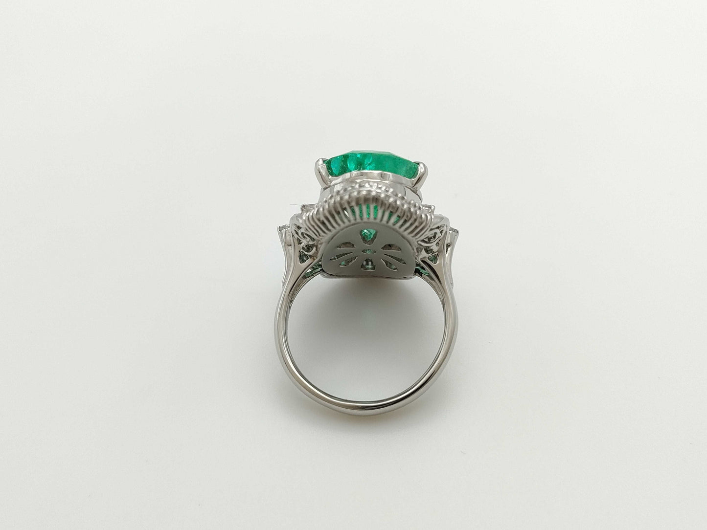 E7.09ct D1.18ct PT900 12.3g Ring