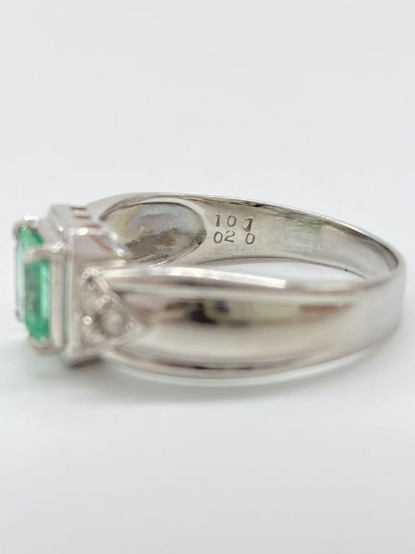 E1.0ct D0.2ct Pt900 8.0g Ring