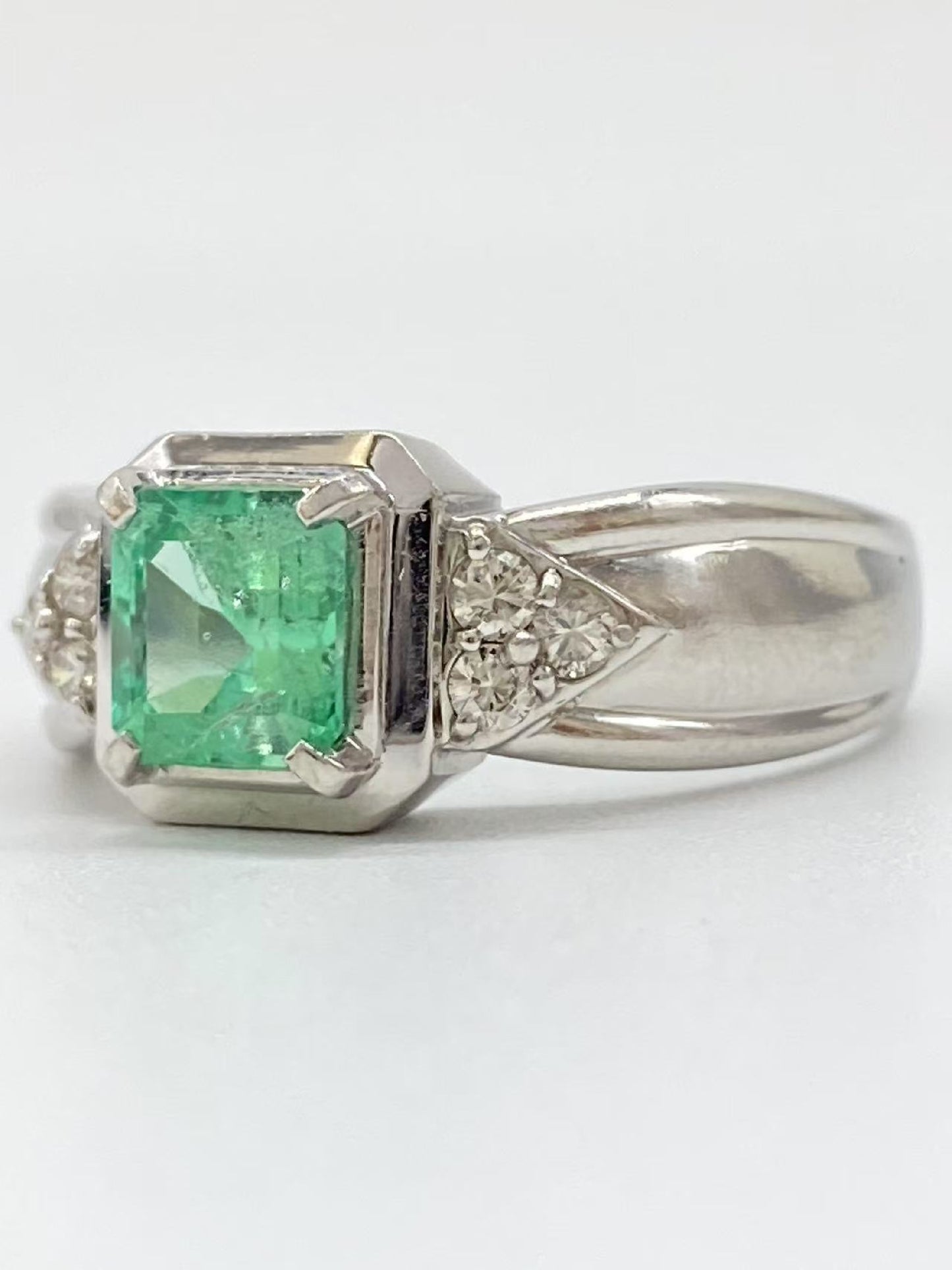 E1.0ct D0.2ct Pt900 8.0g Ring
