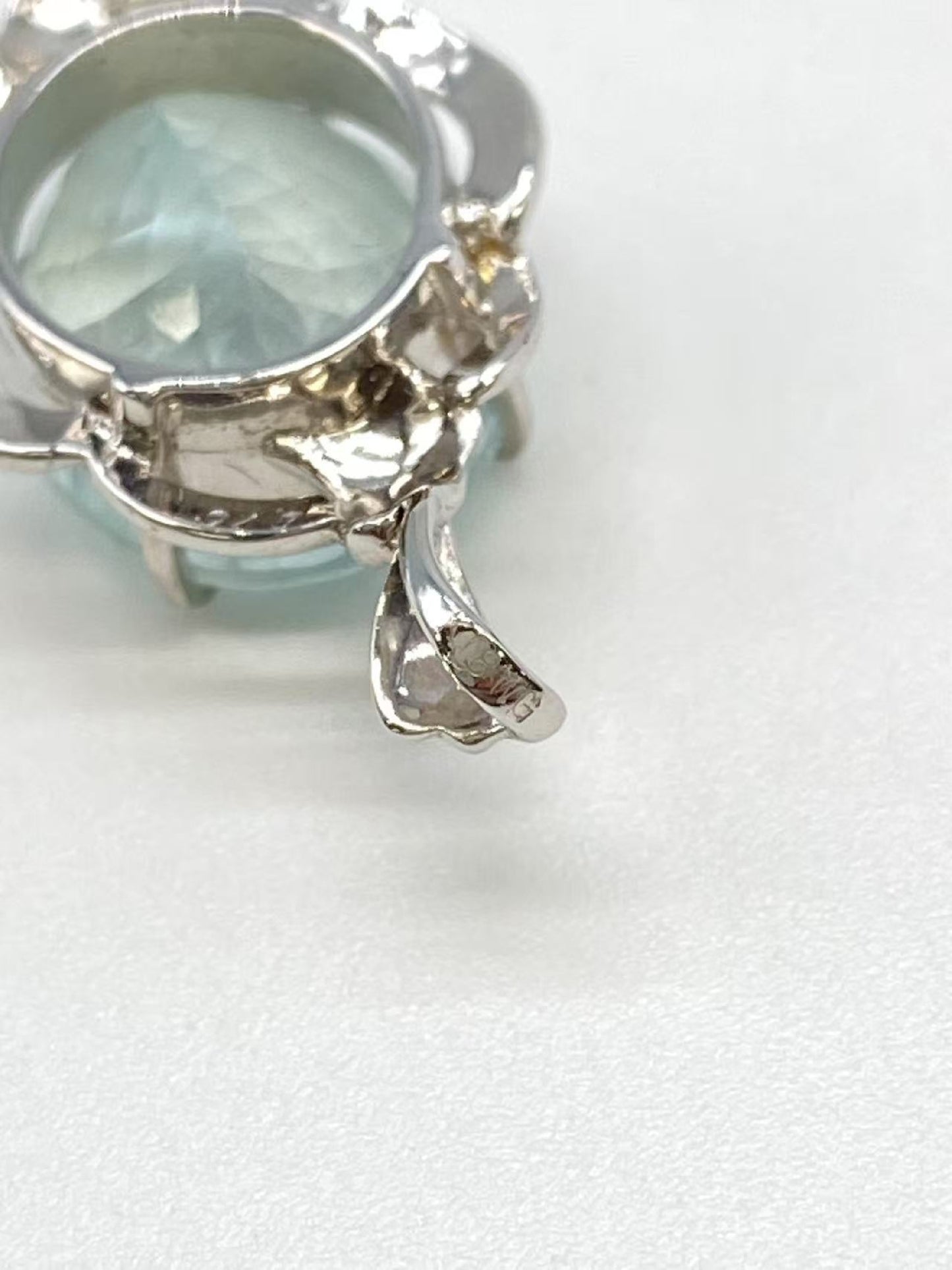 AQ8.16ct K18WG 4.6g Pendant Top