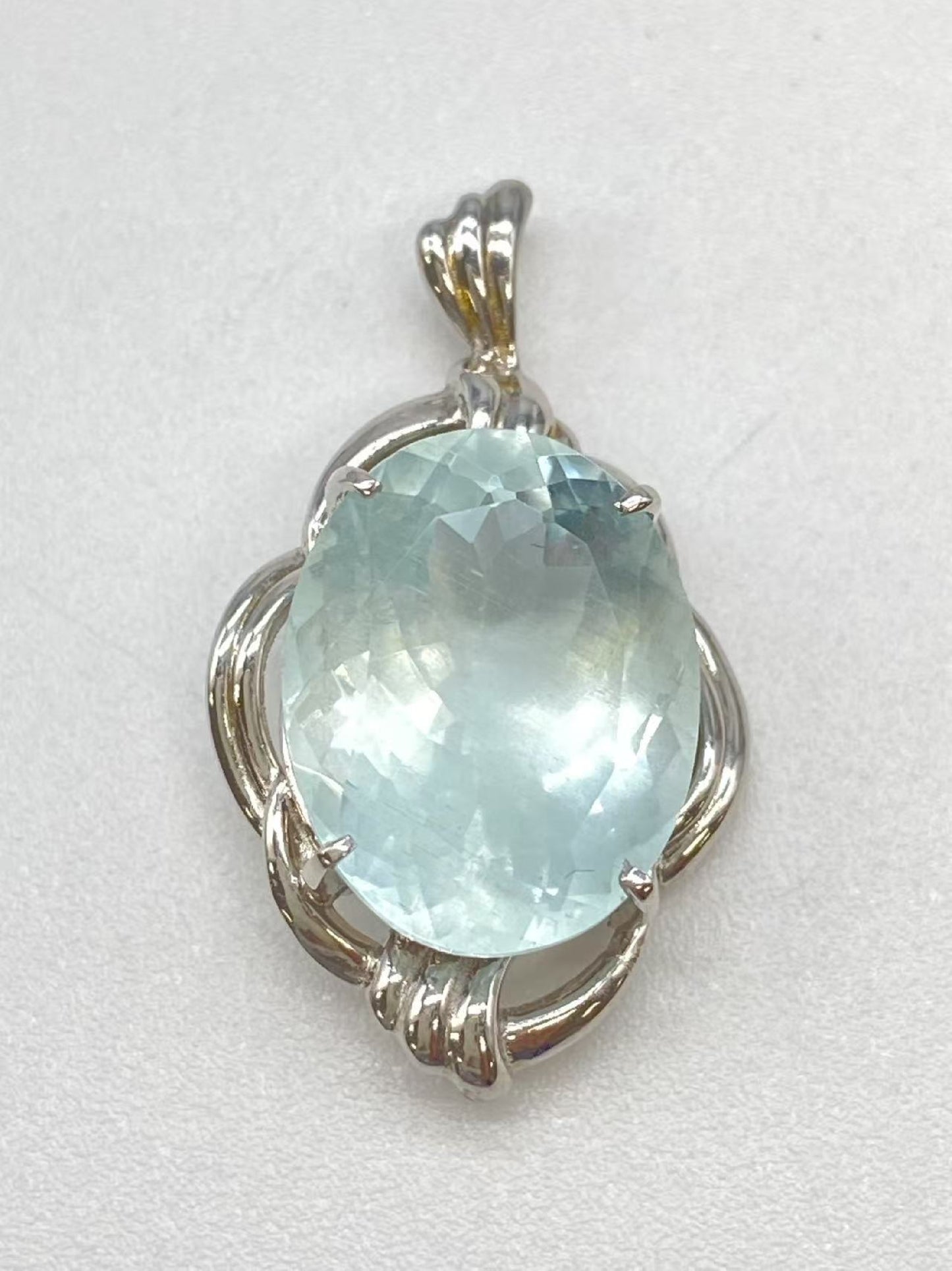 AQ8.16ct K18WG 4.6g Pendant Top