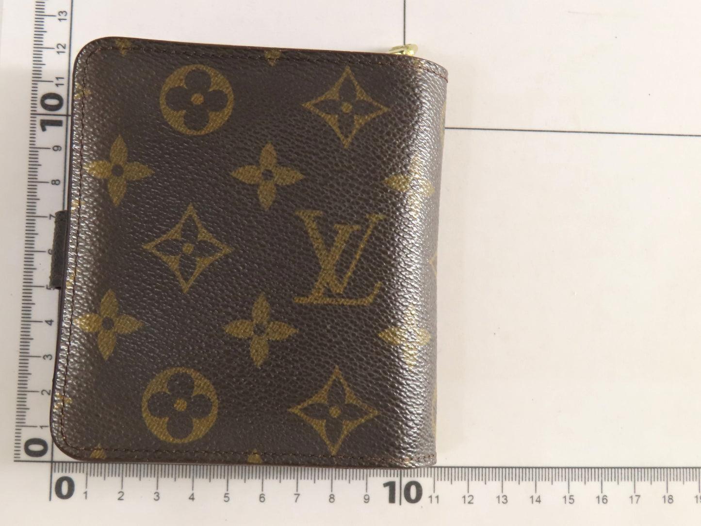 LOUIS VUITTON Monogram LV Monogram Compact Zip Wallet M61667 CT0020