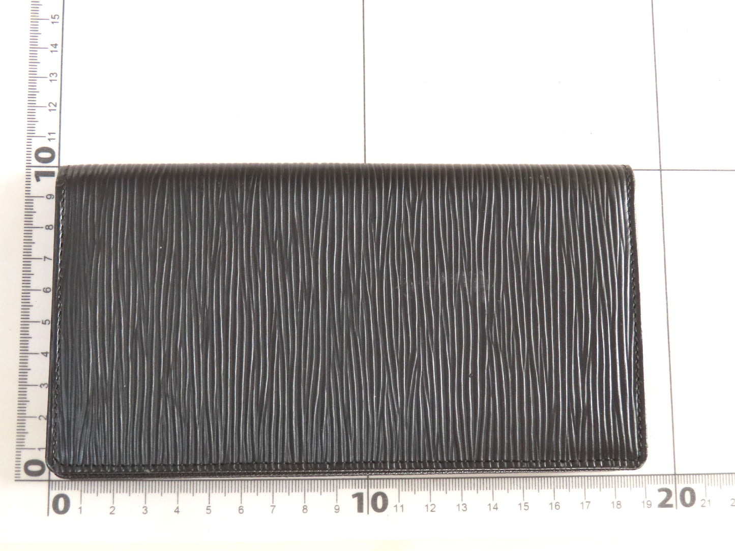 LOUIS VUITTON Epi LV Epi Porte Carte Credit Wallet M63212 Serial Number Unknown