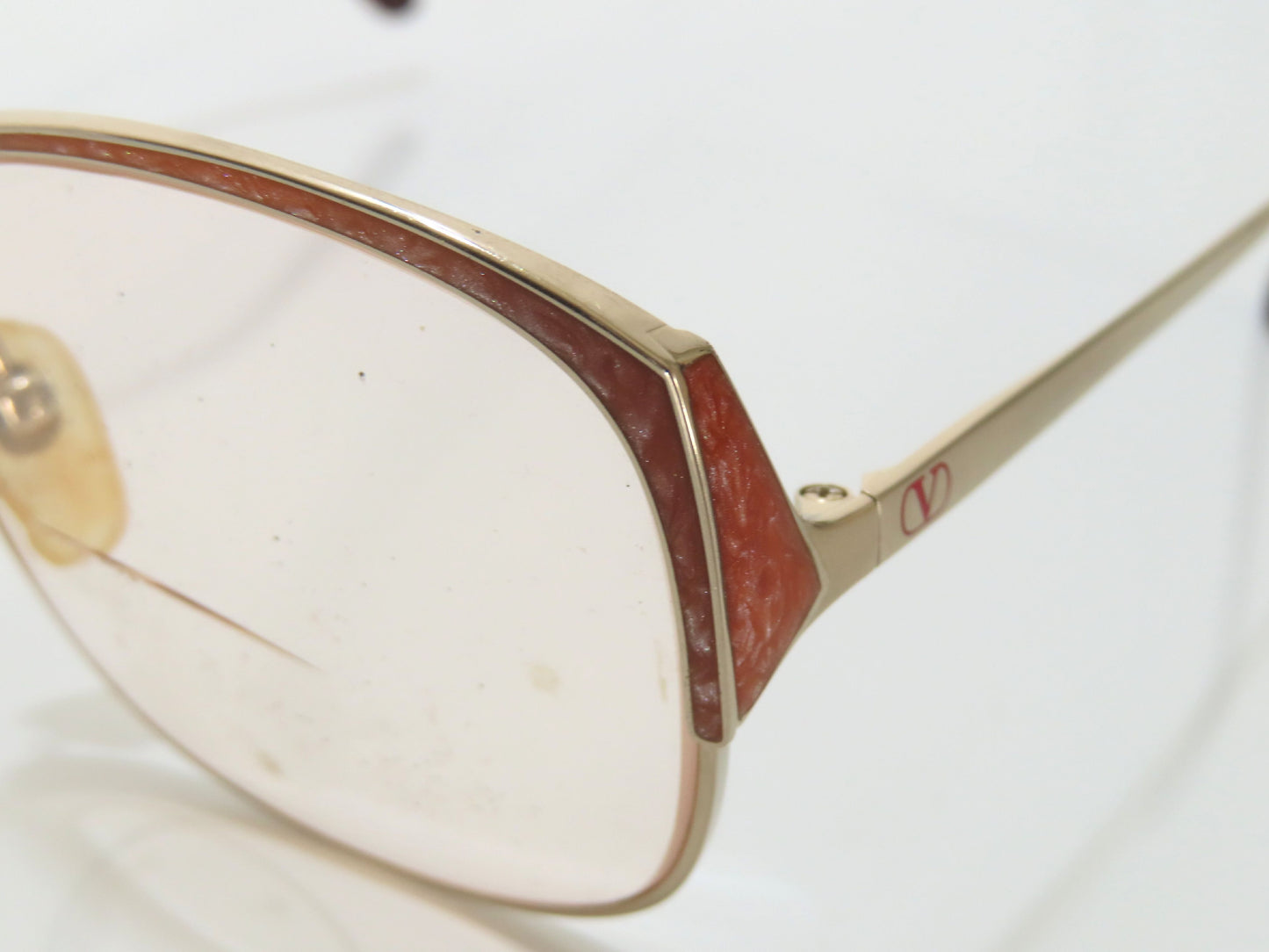 Valentino Garavani Metal Glasses 5200 Gold x Bordeaux Sunglasses
