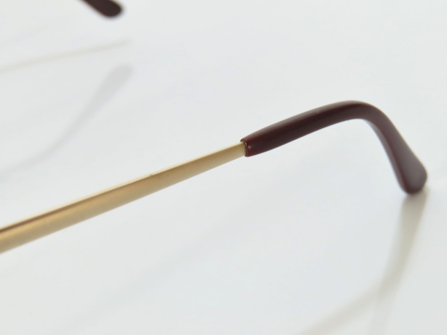 Valentino Garavani Metal Glasses 5200 Gold x Bordeaux Sunglasses