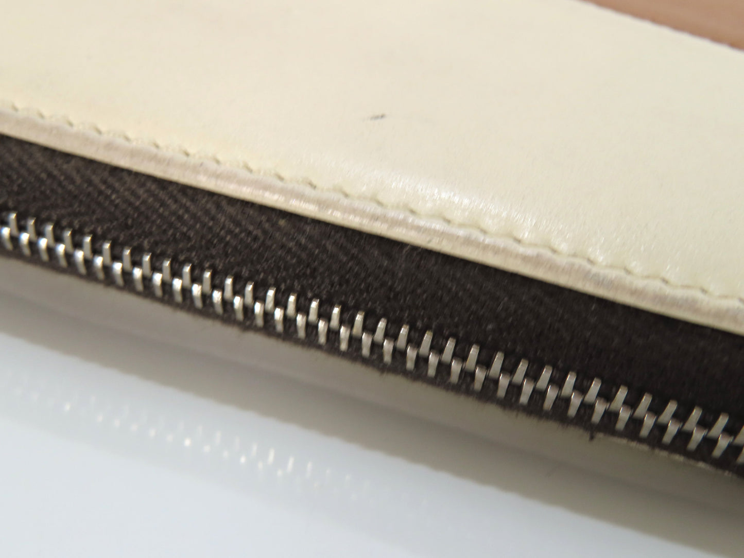 BALLY Leather Round Zip Long Wallet Brown x White x Red Wallet