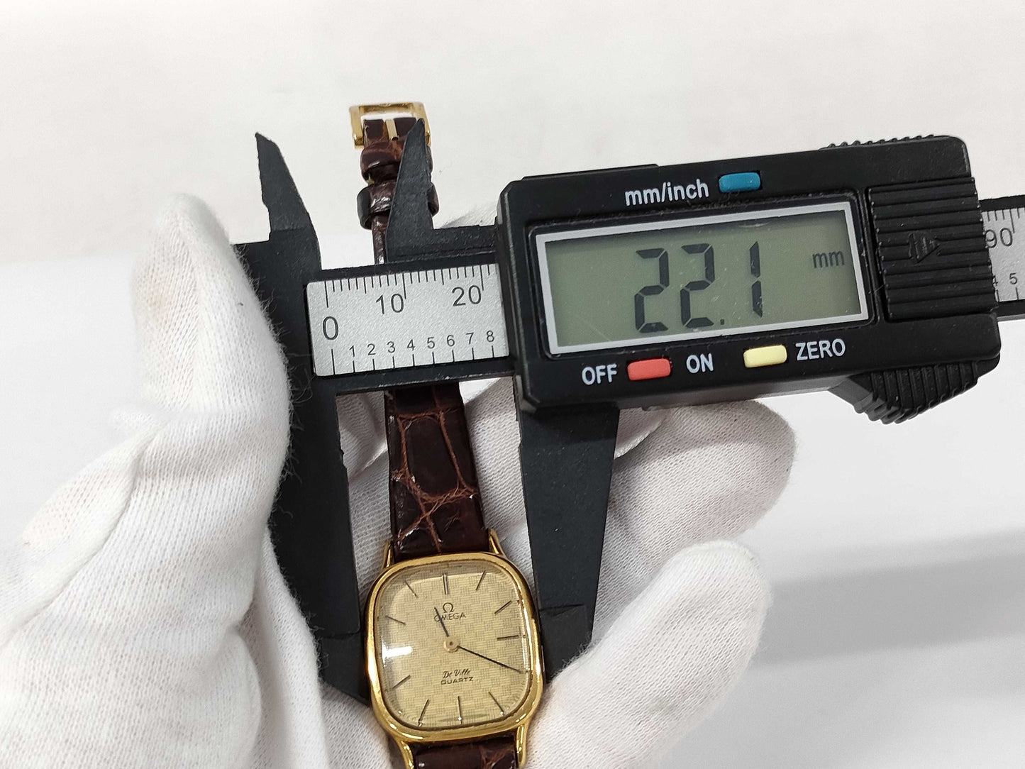 OMEGA De Ville 1350 QZ Women's Watch, Not Working, No Operational Guarantee