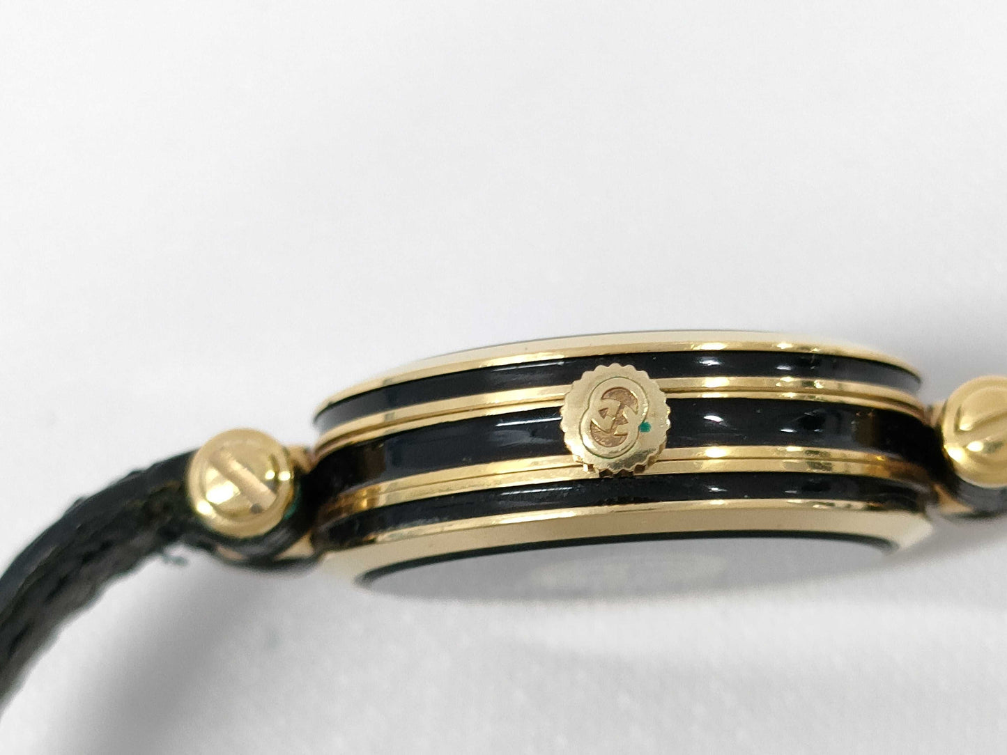GUCCI Shelly Quartz Black Dial Women's Watch Not Working/No Operational Guarantee