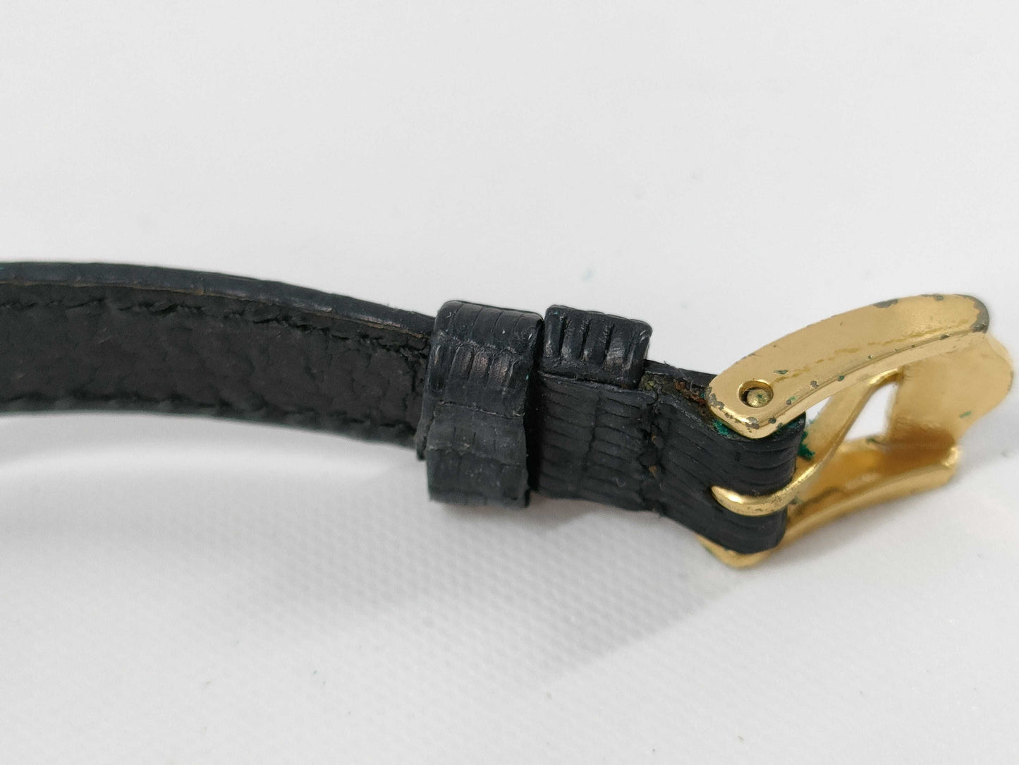 GUCCI Shelly Quartz Black Dial Women's Watch Not Working/No Operational Guarantee