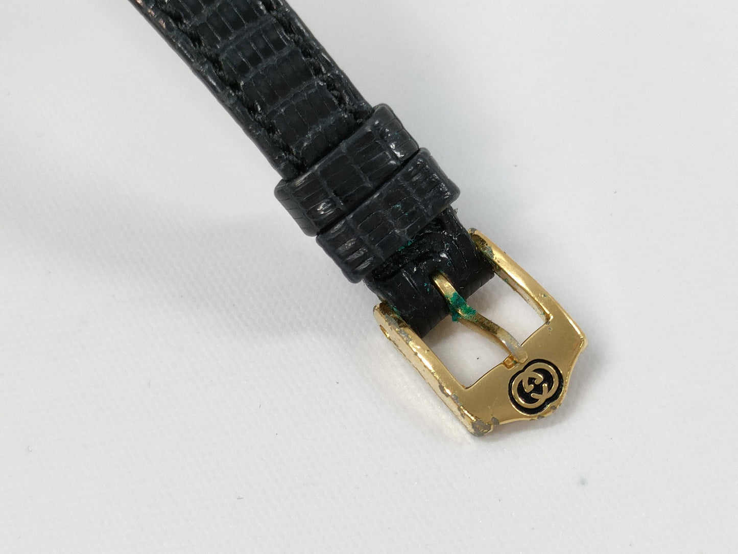 GUCCI Shelly Quartz Black Dial Women's Watch Not Working/No Operational Guarantee