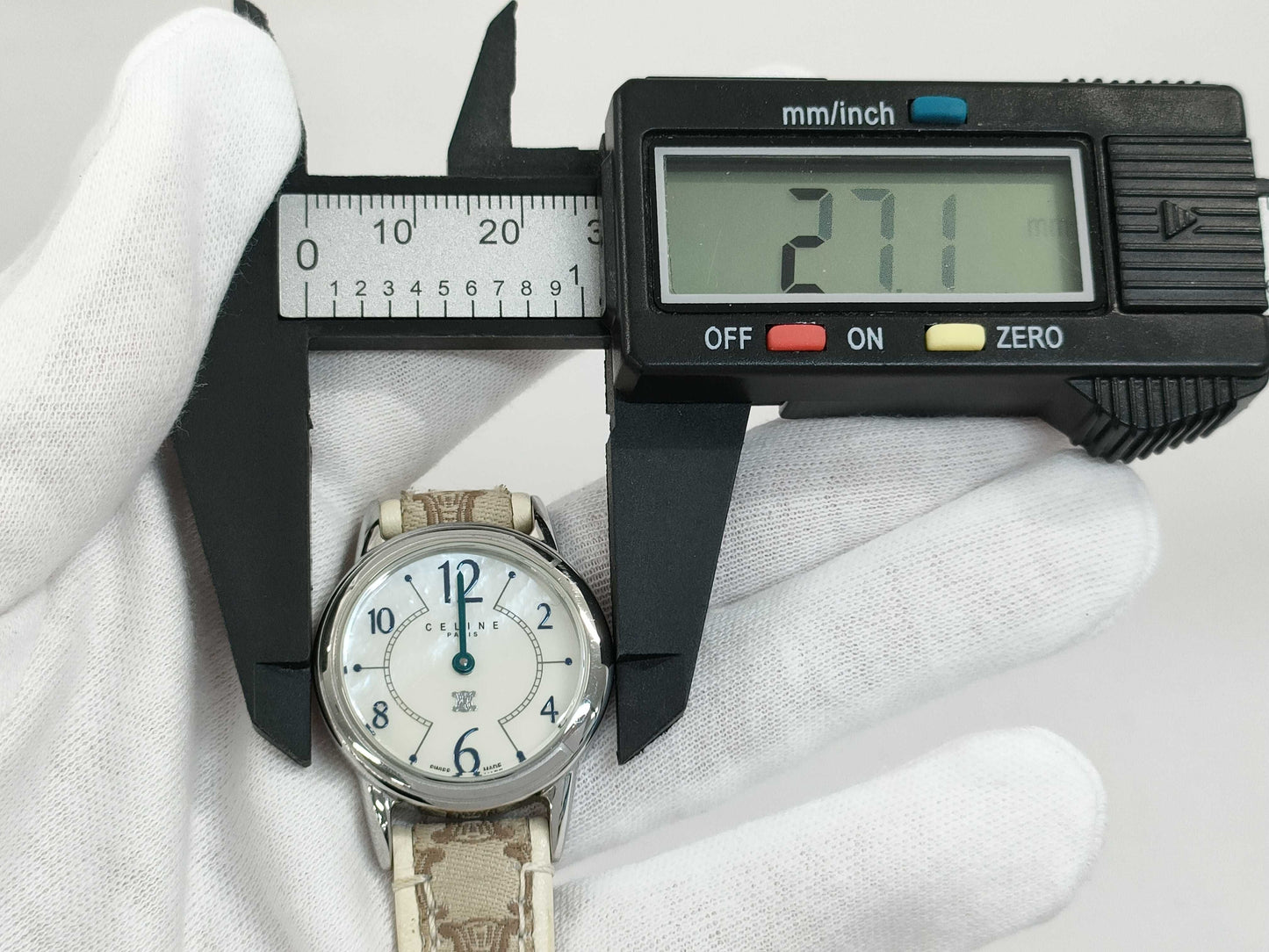 CELINE QZ Women's Watch with White Shell Dial, Not Working, No Operational Guarantee