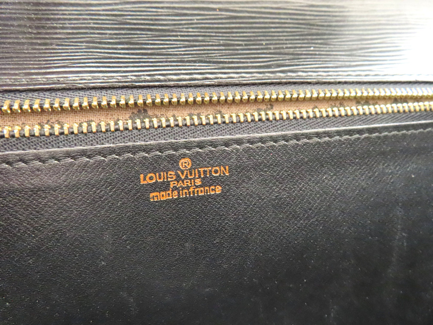 LOUIS VUITTON Epi Leather LV Epi Pochette Serie Dragonne M52612 MI884 Bag