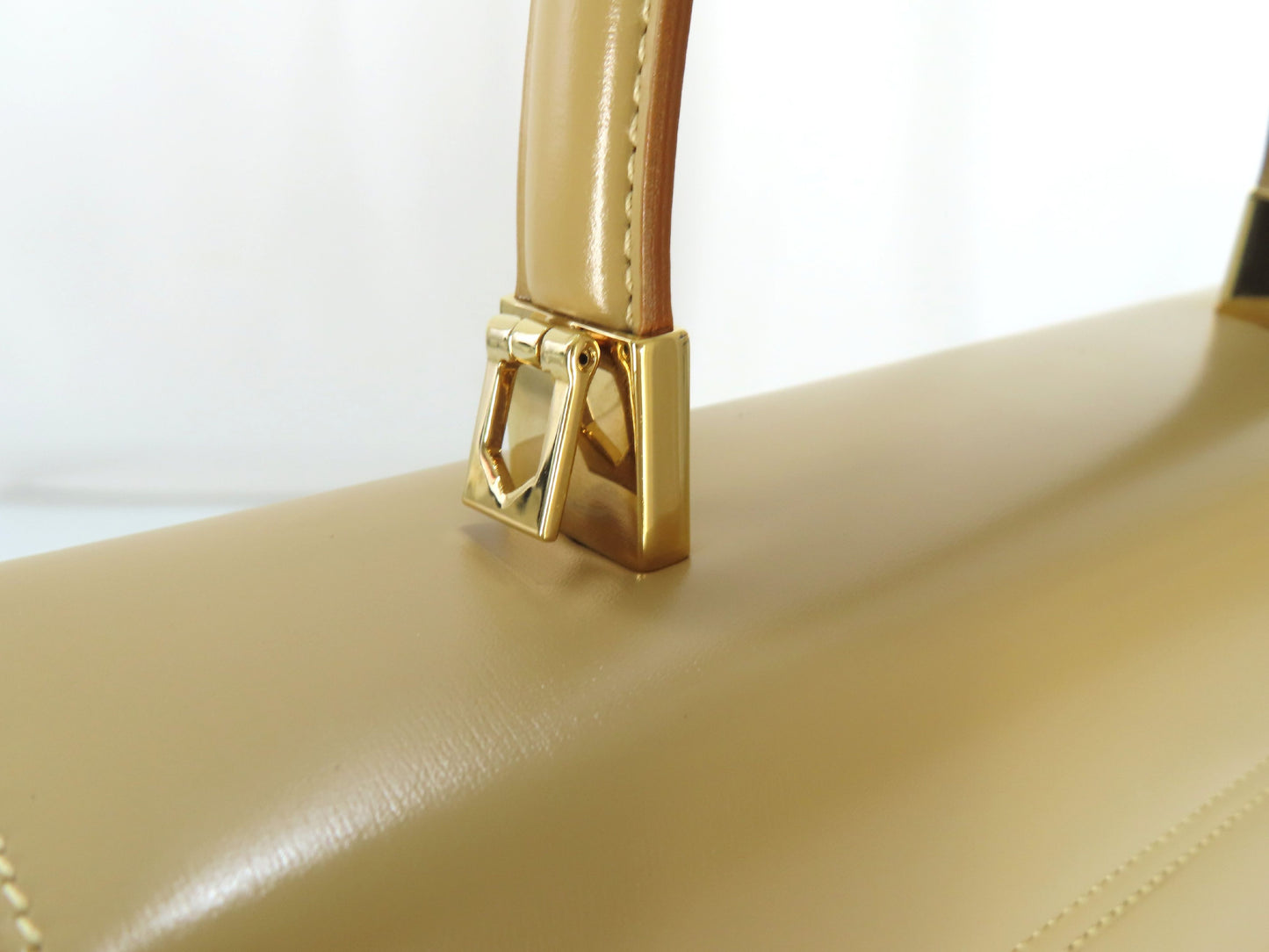 Salvatore Ferragamo Gancini Leather 2-Way Handbag AF-21 0290 Beige