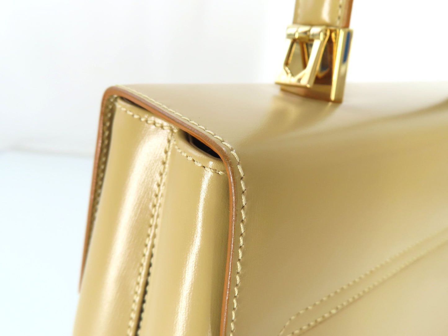 Salvatore Ferragamo Gancini Leather 2-Way Handbag AF-21 0290 Beige