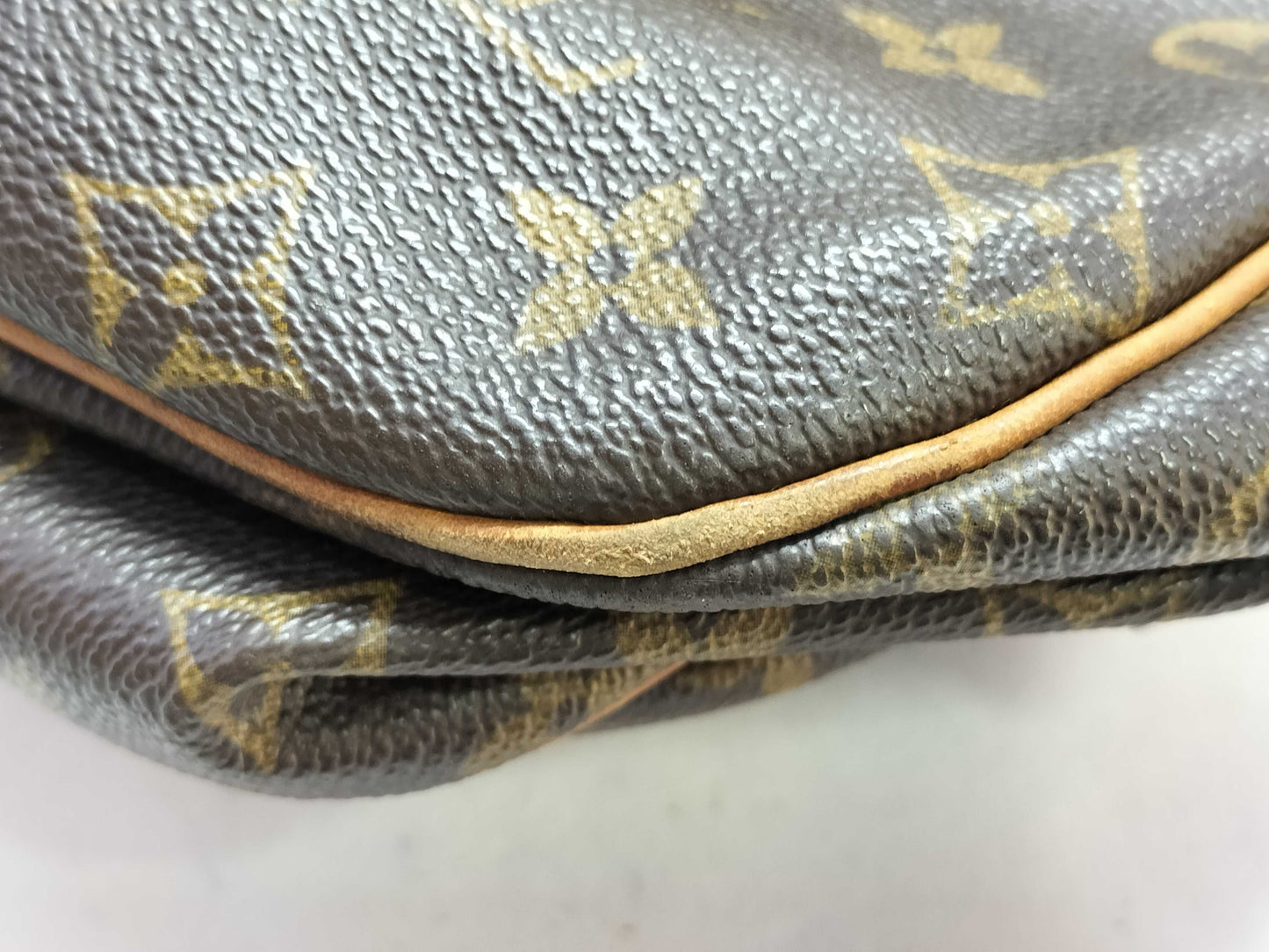 LOUIS VUITTON Monogram LV Monogram Saumur 35 M42254 8904VI Shoulder Bag