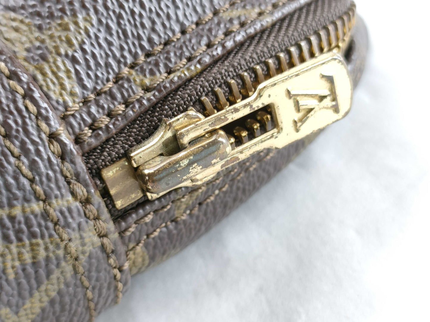 LOUIS VUITTON M47522 Monogram LV Monogram True Towel 28 M47522 842 Pouch