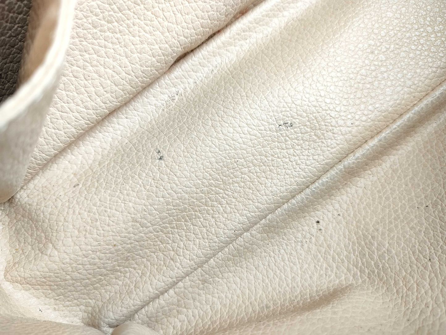 LOUIS VUITTON M47522 Monogram LV Monogram True Towel 28 M47522 842 Pouch
