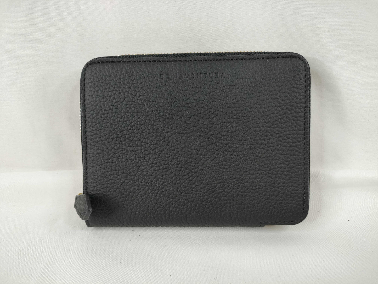 Bonaventura Leather Round Zip Black Wallet