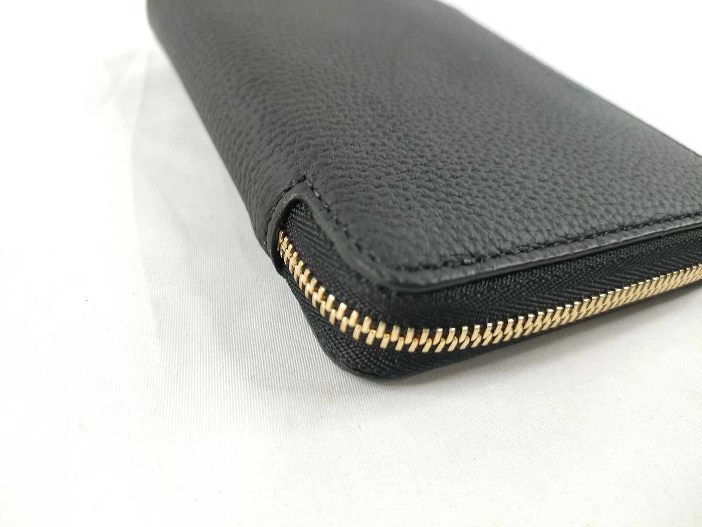 Bonaventura Leather Round Zip Black Wallet
