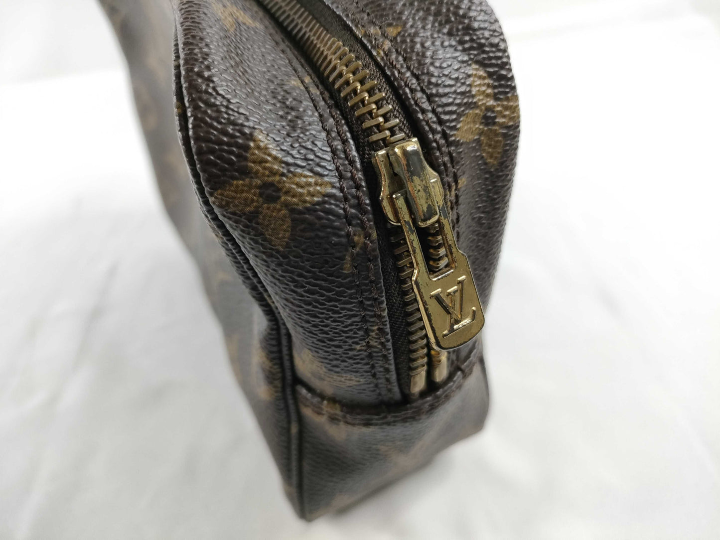 LOUIS VUITTON M47526 Monogram LV Monogram True Towel 18 M47526 864TH Pouch