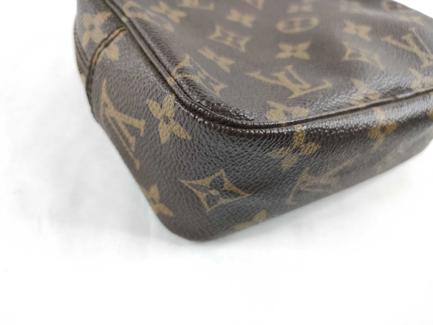 LOUIS VUITTON M47526 Monogram LV Monogram True Towel 18 M47526 864TH Pouch