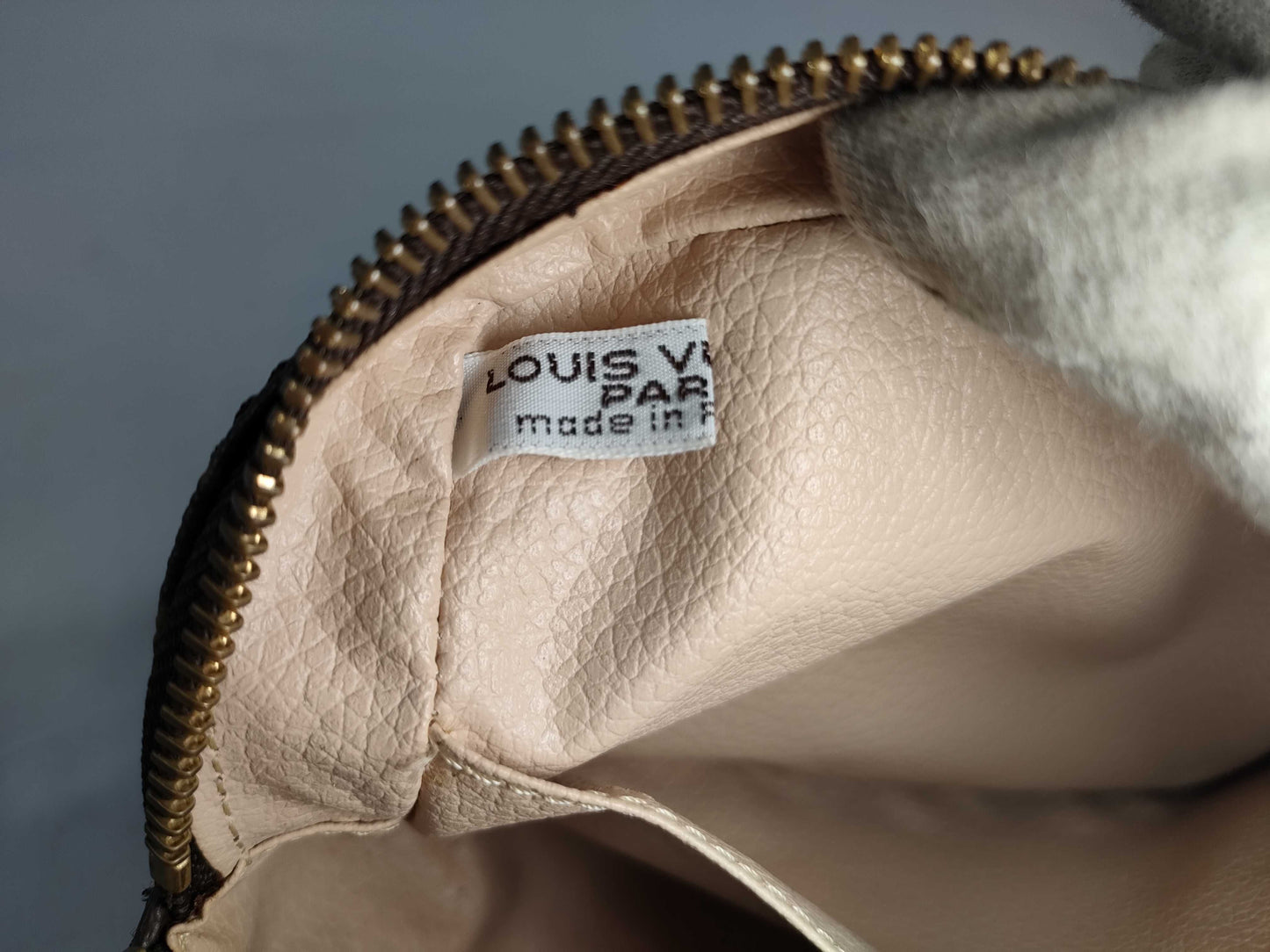 LOUIS VUITTON M47526 Monogram LV Monogram True Towel 18 M47526 864TH Pouch