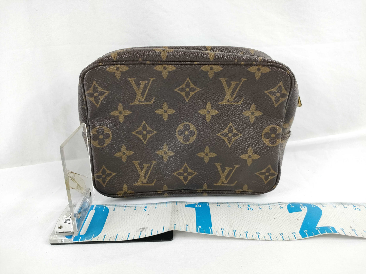 LOUIS VUITTON M47526 Monogram LV Monogram True Towel 18 M47526 864TH Pouch