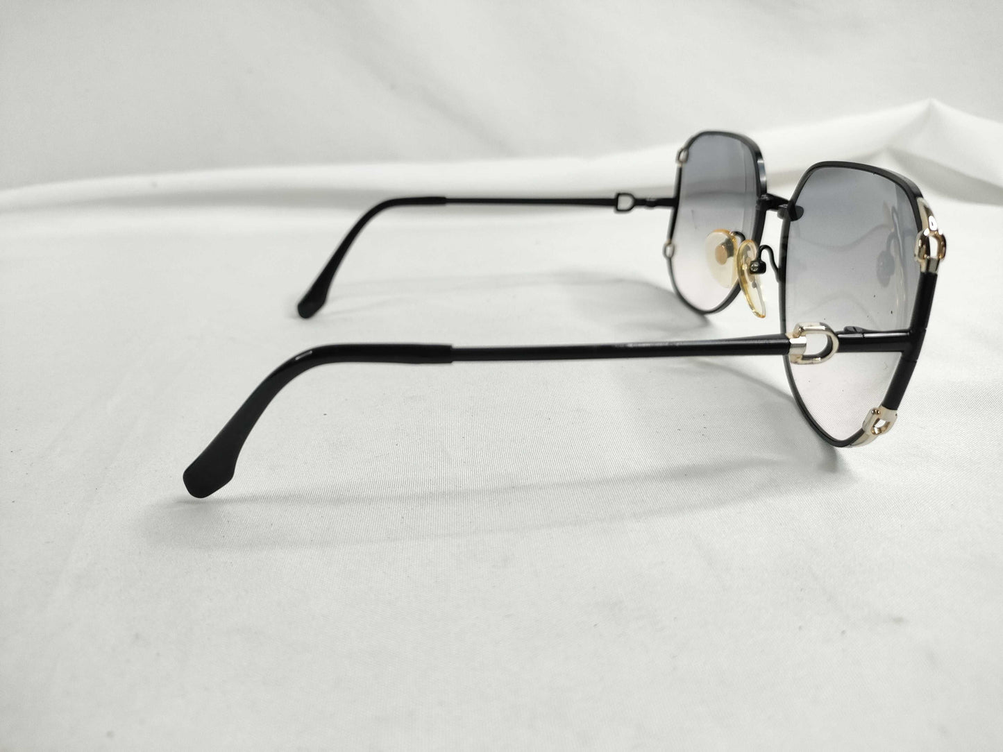 Yves Saint Laurent Metal and Plastic Sunglasses 31-8601 Black Sunglasses/Eyeglasses