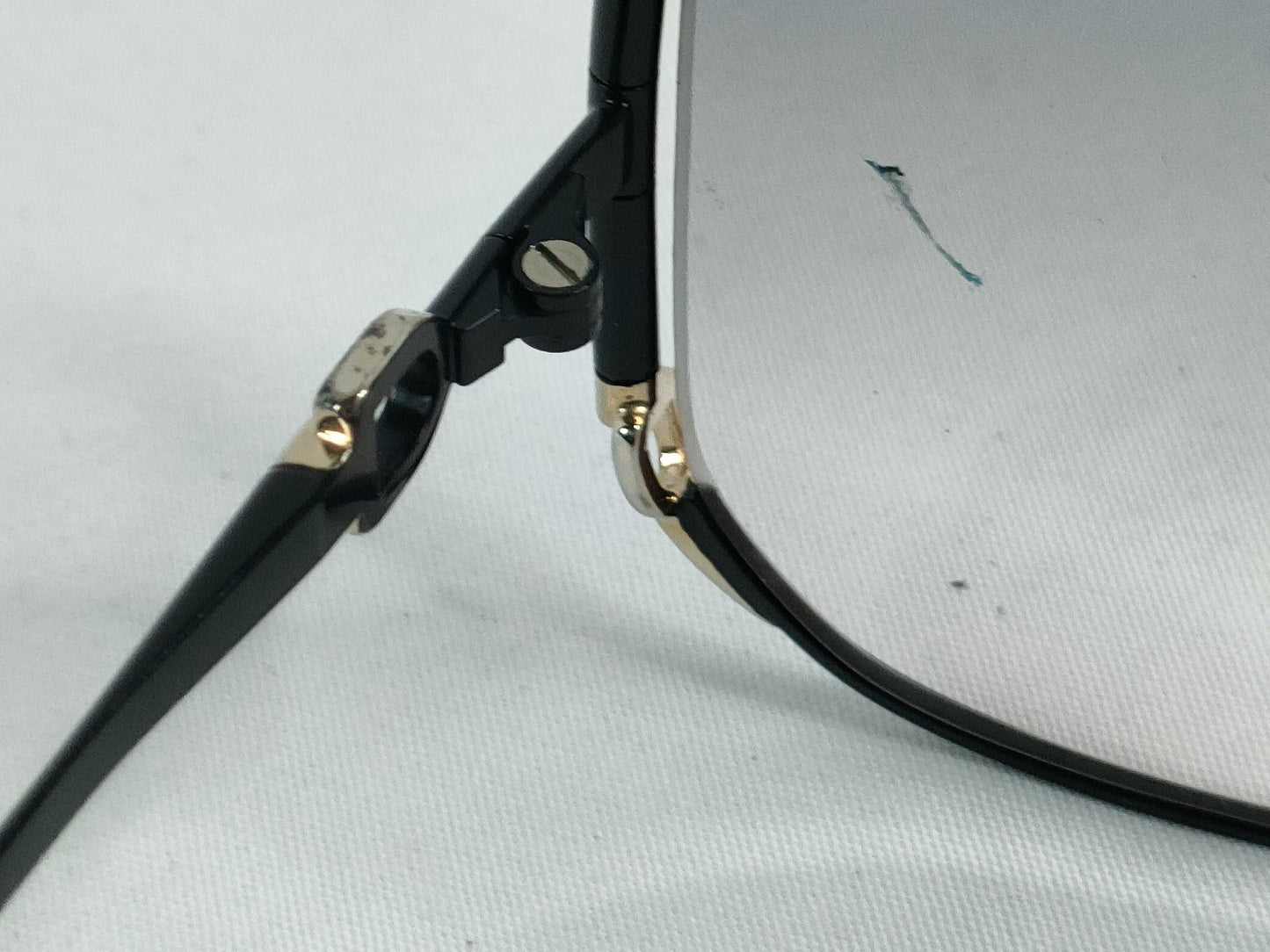 Yves Saint Laurent Metal and Plastic Sunglasses 31-8601 Black Sunglasses/Eyeglasses