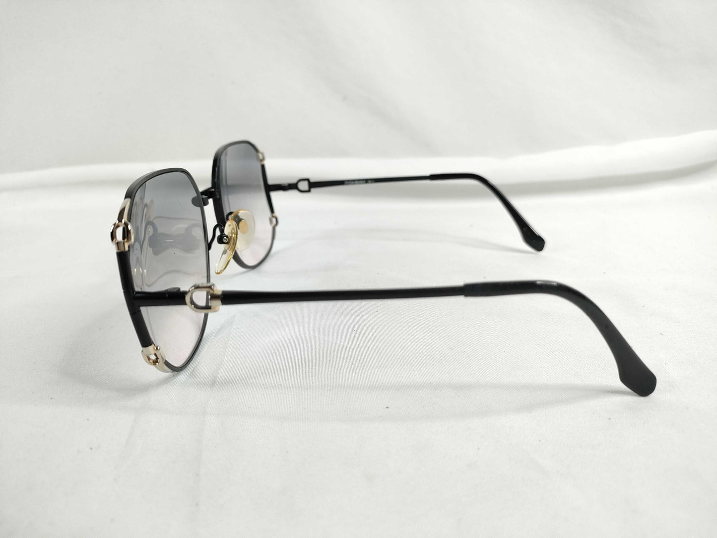 Yves Saint Laurent Metal and Plastic Sunglasses 31-8601 Black Sunglasses/Eyeglasses