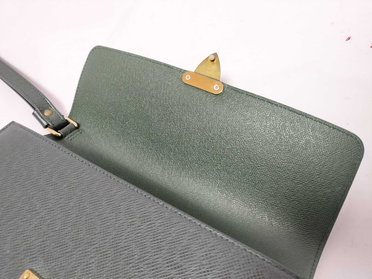 LOUIS VUITTON M30194 Taiga LV Taiga Pochette Clado M30194 Second Bag