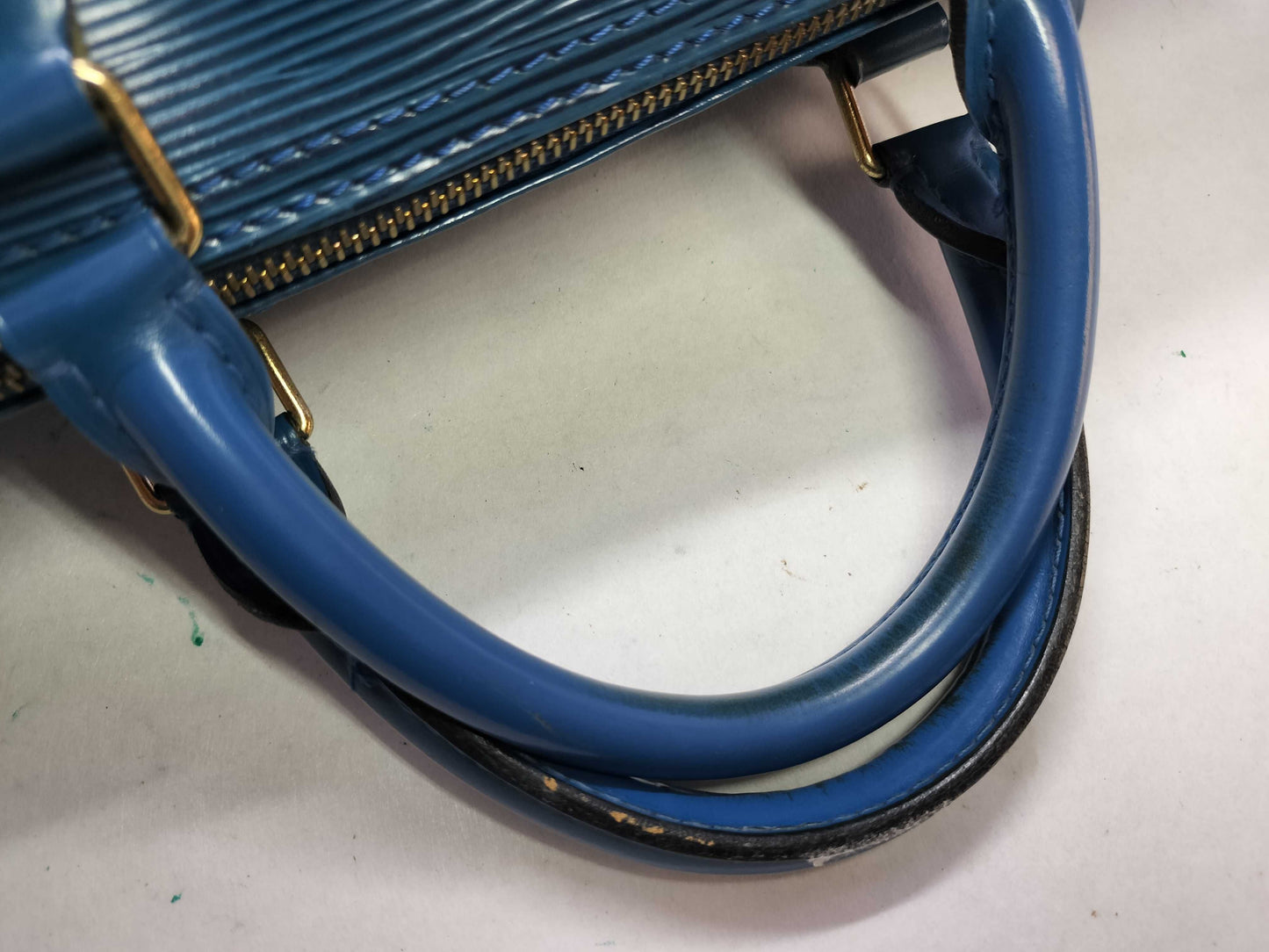 LOUIS VUITTON Epi LV Epi Speedy 30 M43005 VI0923 Handbag
