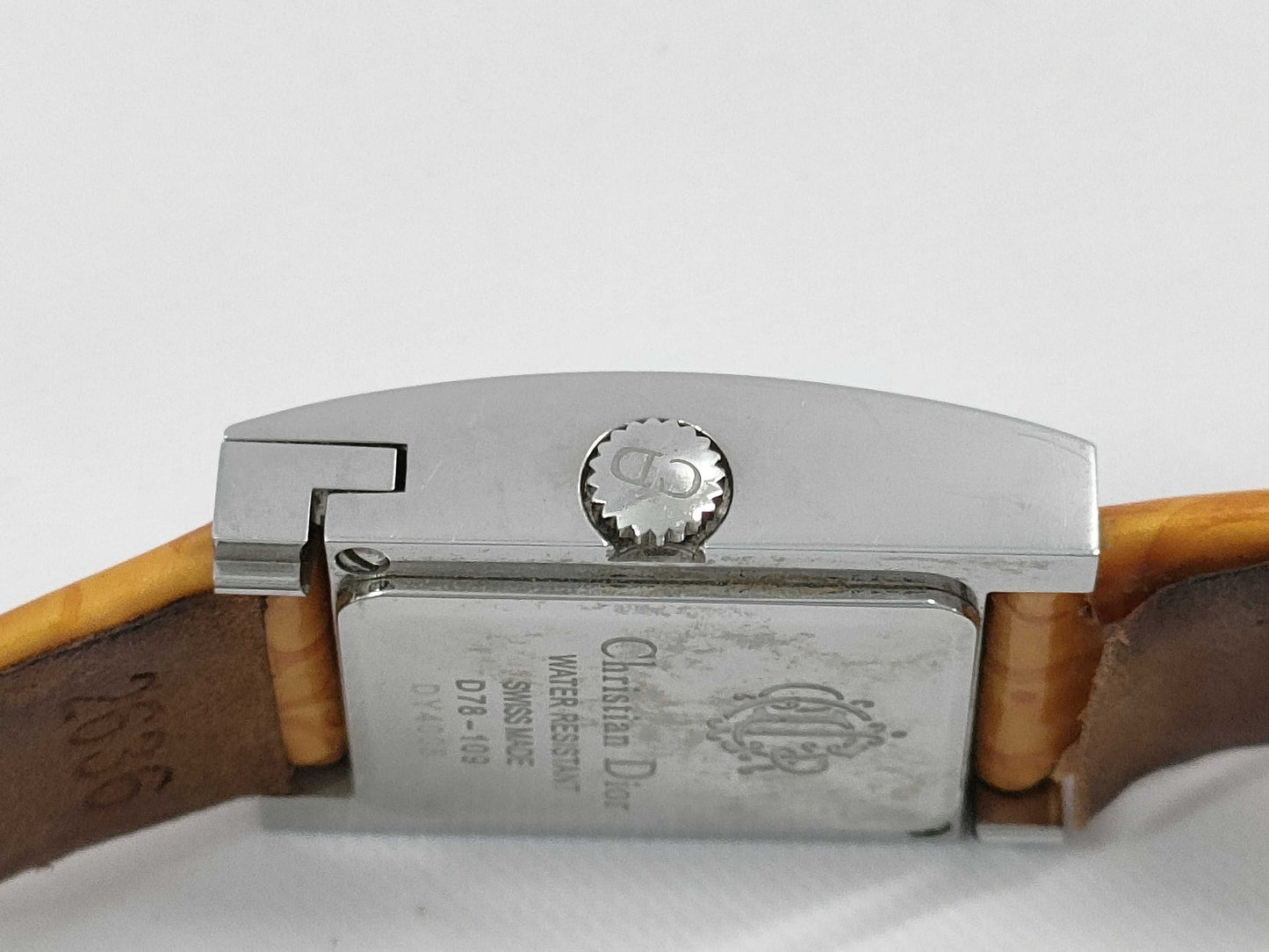 D78-109 DY4005 Quartz White Shell Dial Women's Watch