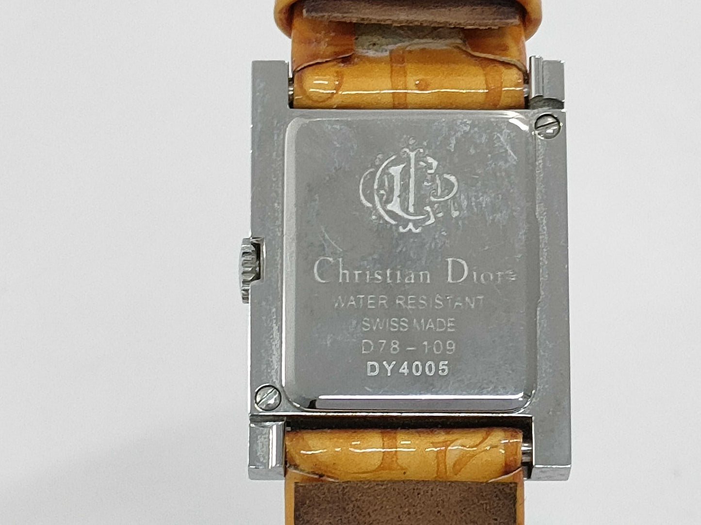 D78-109 DY4005 Quartz White Shell Dial Women's Watch