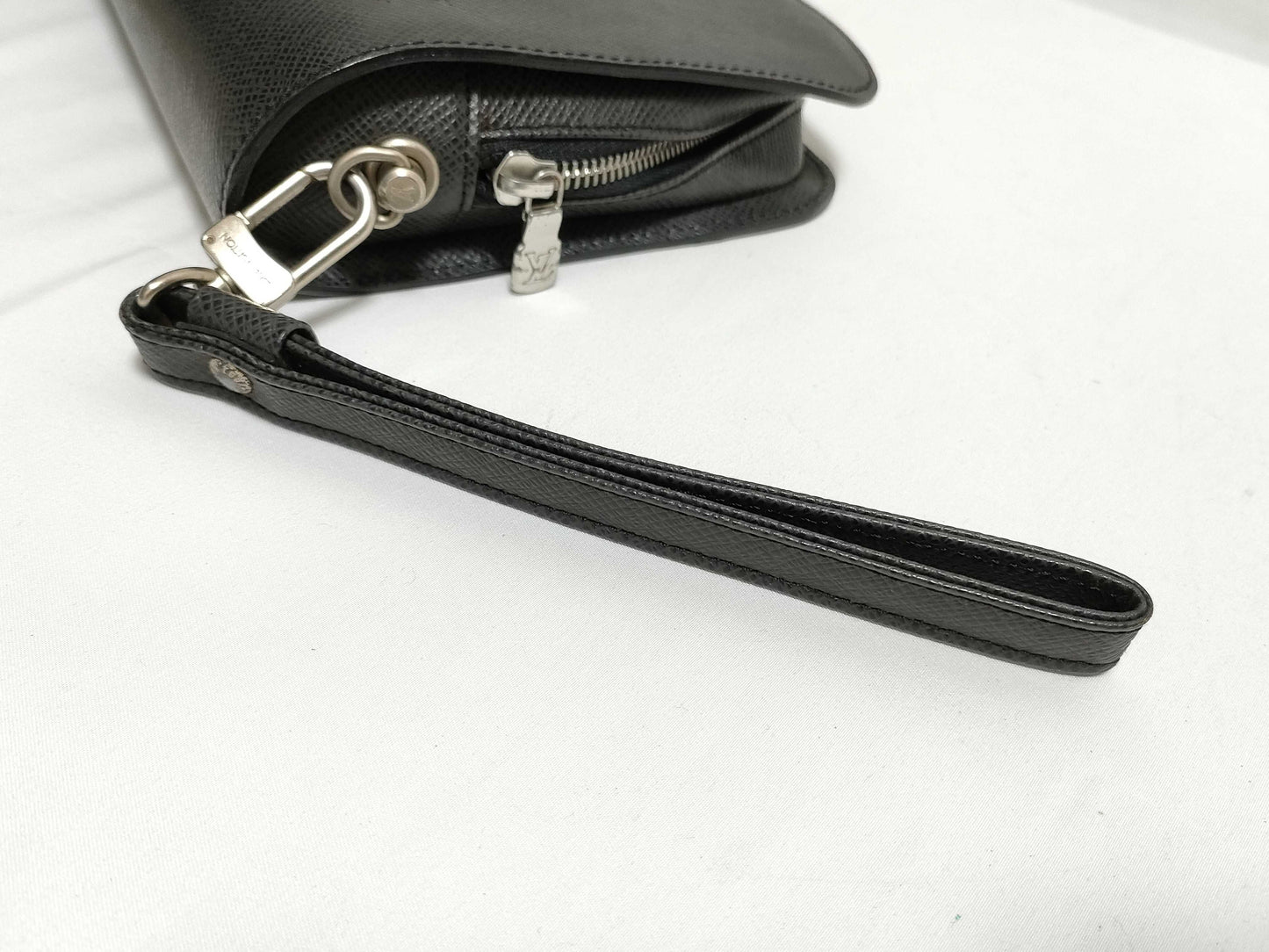 LOUIS VUITTON Taiga Louis Vuitton Taiga Baikal Ardoise Clutch Bag Second Bag Second Bag