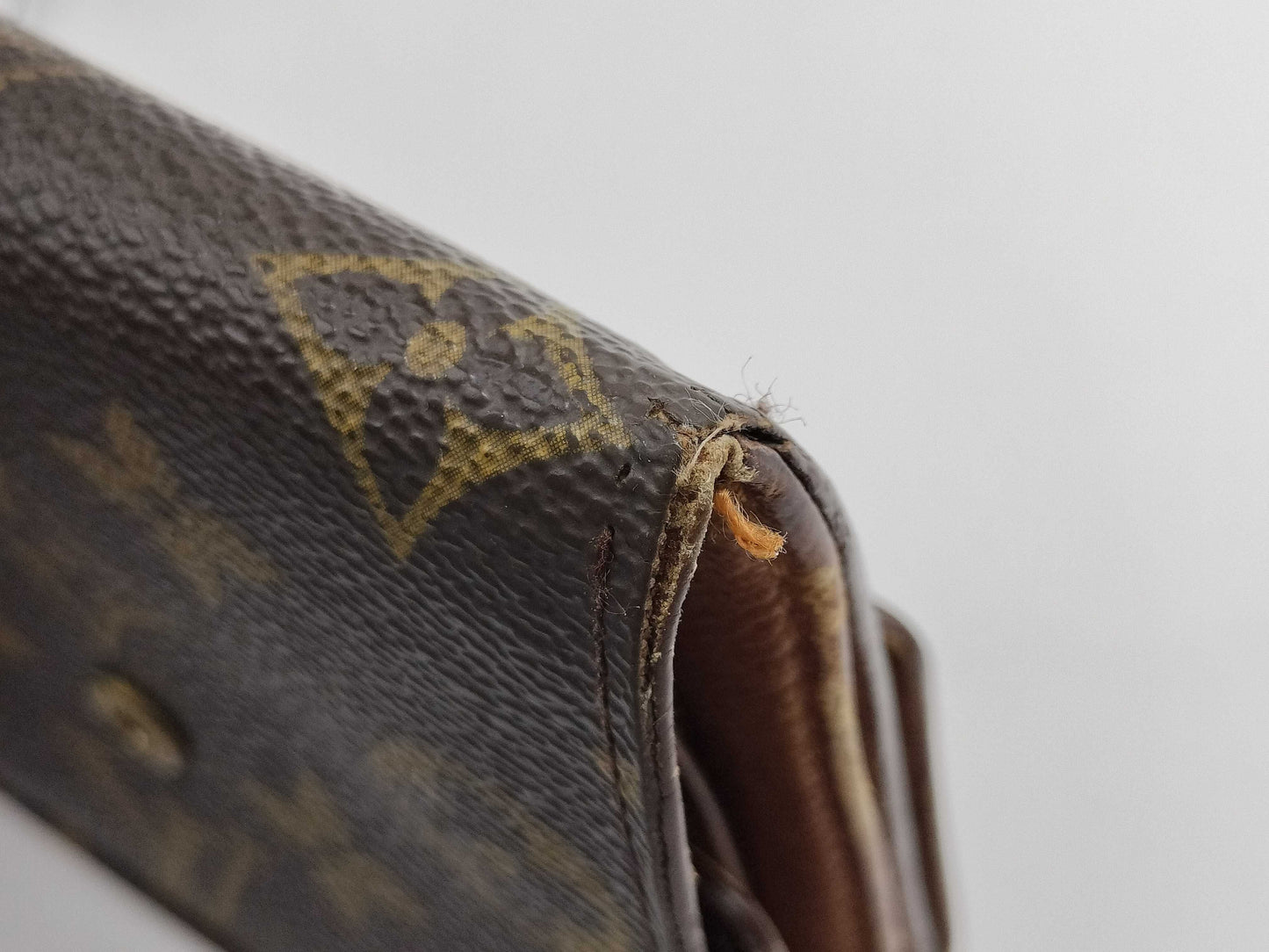 LOUIS VUITTON TH 0936 Monogram Louis Vuitton Monogram Pattern Double Hook Bifold Wallet