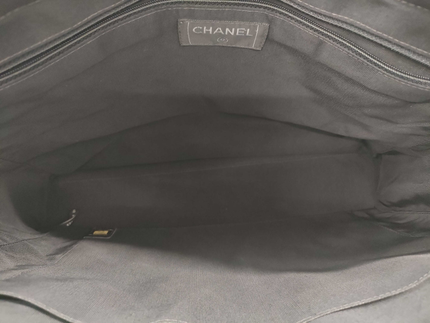 CHANEL Caviar Skin Chain Tote Bag