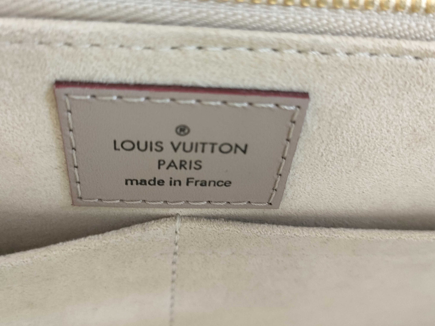 LOUIS VUITTON Very Tote MM RFID Tote Bag