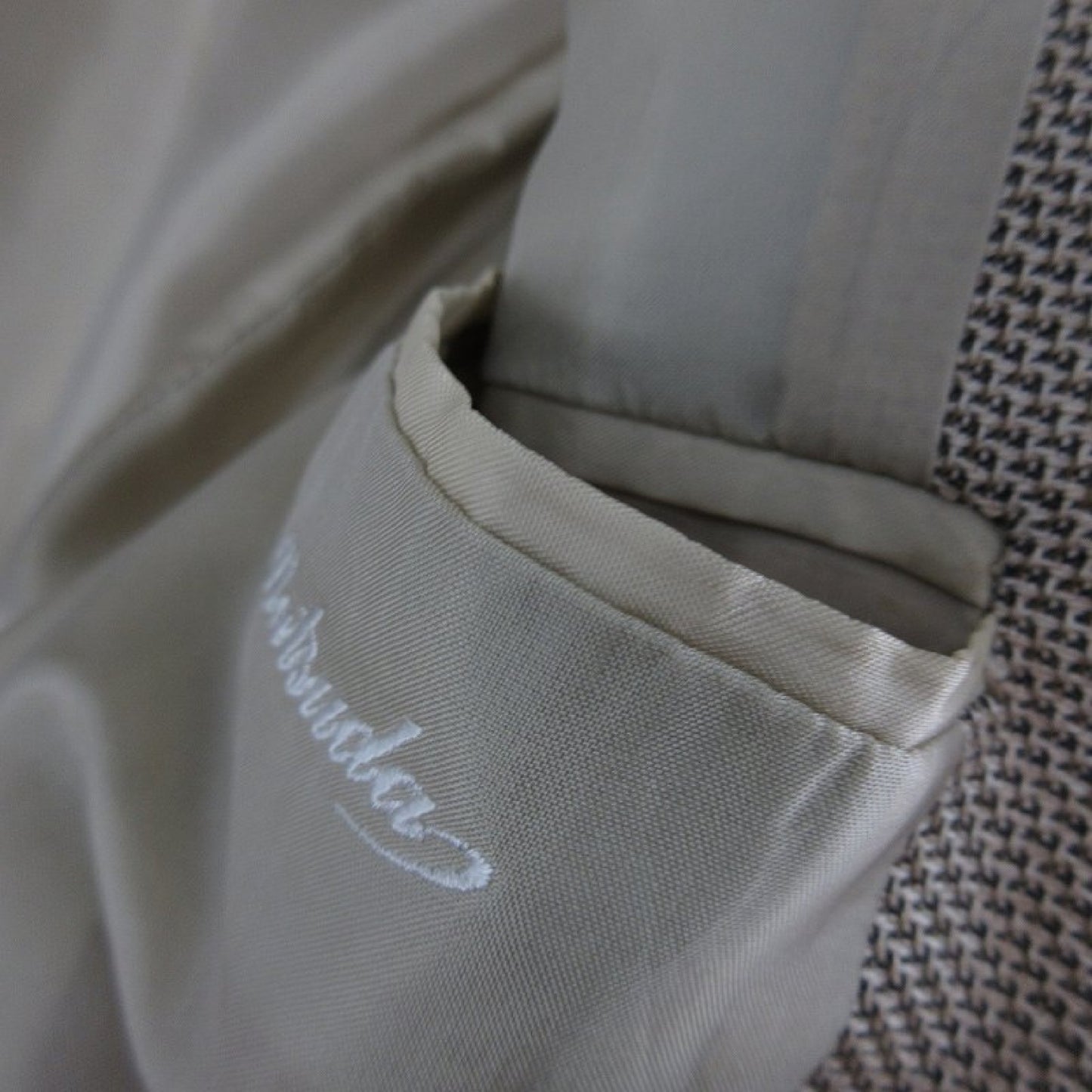 GIORGIO ARMANI Giorgio Armani GIORGIO ARMANI Tailored Jacket 3B Fully Lined Beige Wool Silk Size 52 Giorgio Armani Japan Co., Ltd. Size 52 Jacket