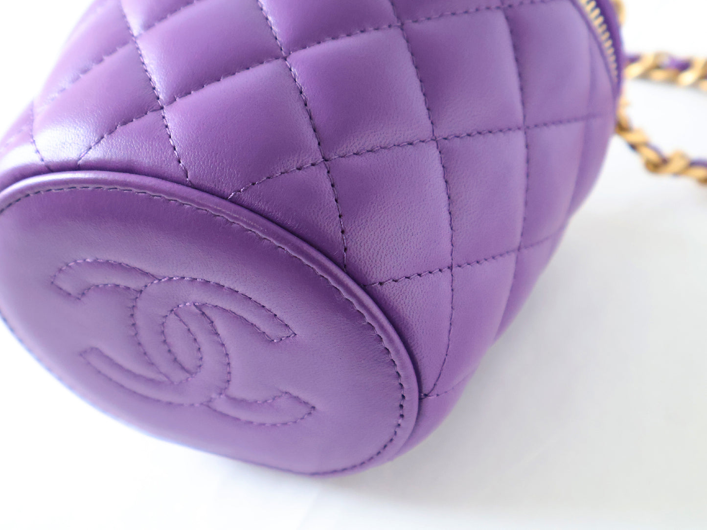 CHANEL Matelasse Lambskin Vanity Bag with Plaque, 2-Way Chain Shoulder Bag, Purple