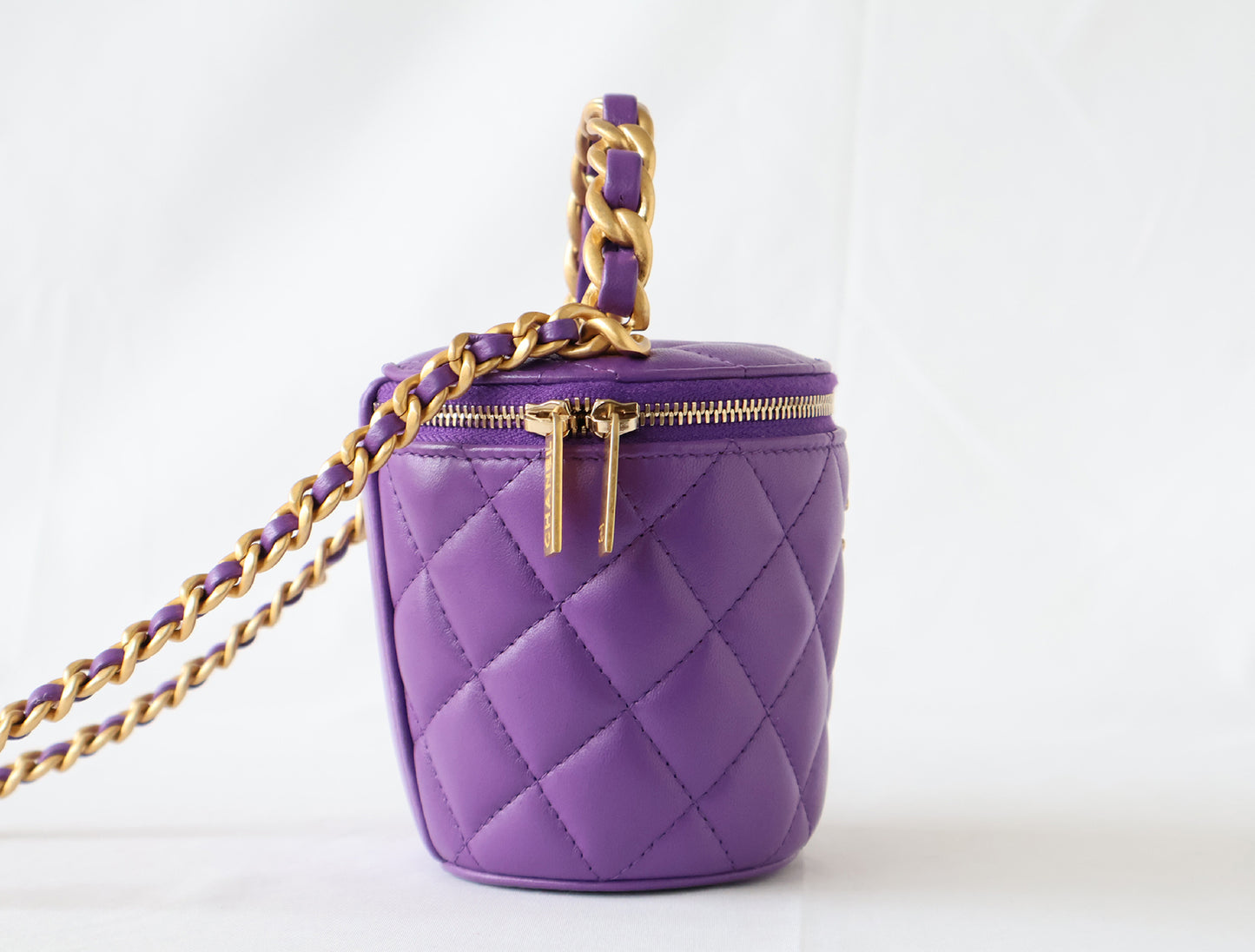 CHANEL Matelasse Lambskin Vanity Bag with Plaque, 2-Way Chain Shoulder Bag, Purple