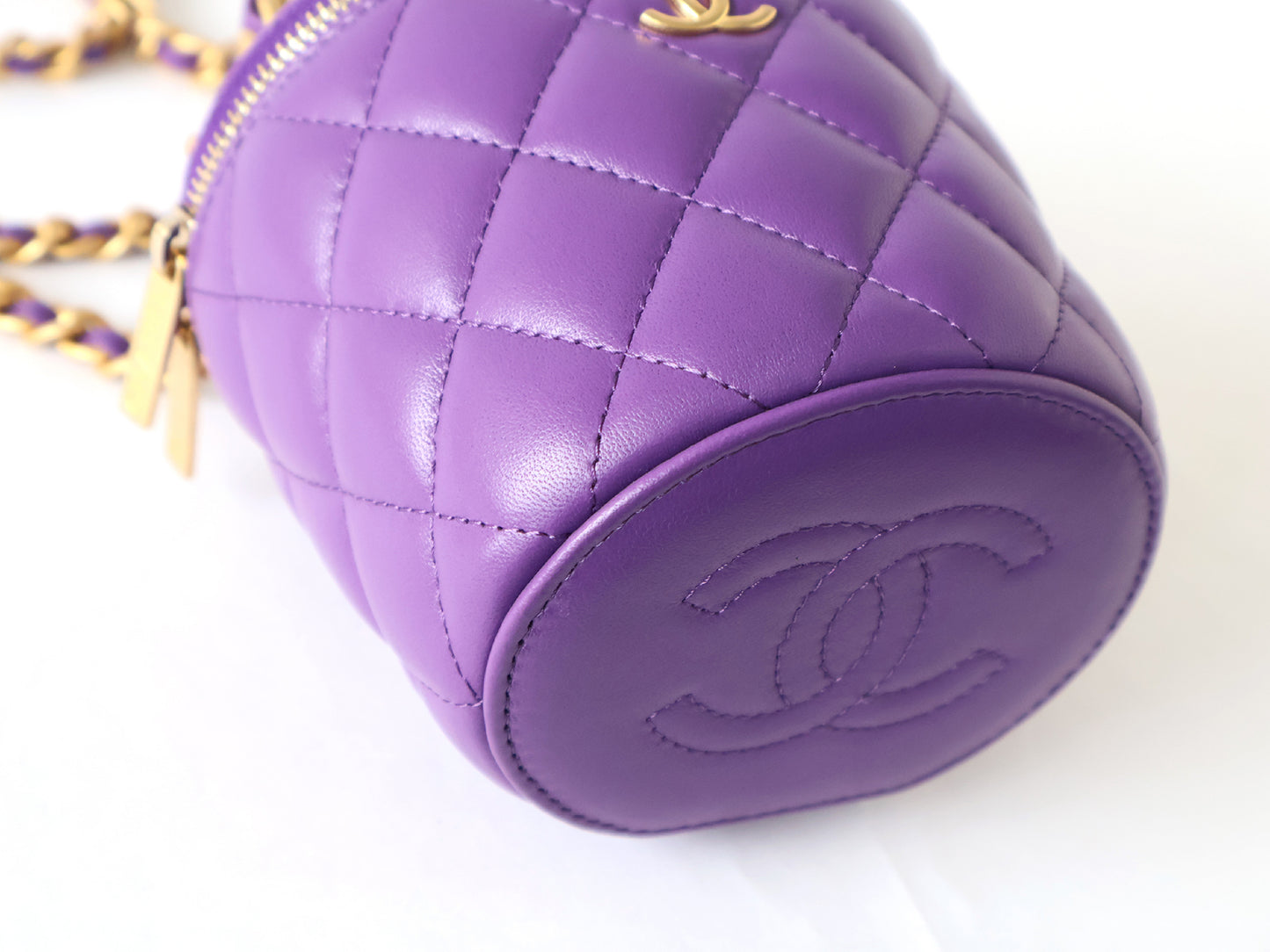 CHANEL Matelasse Lambskin Vanity Bag with Plaque, 2-Way Chain Shoulder Bag, Purple