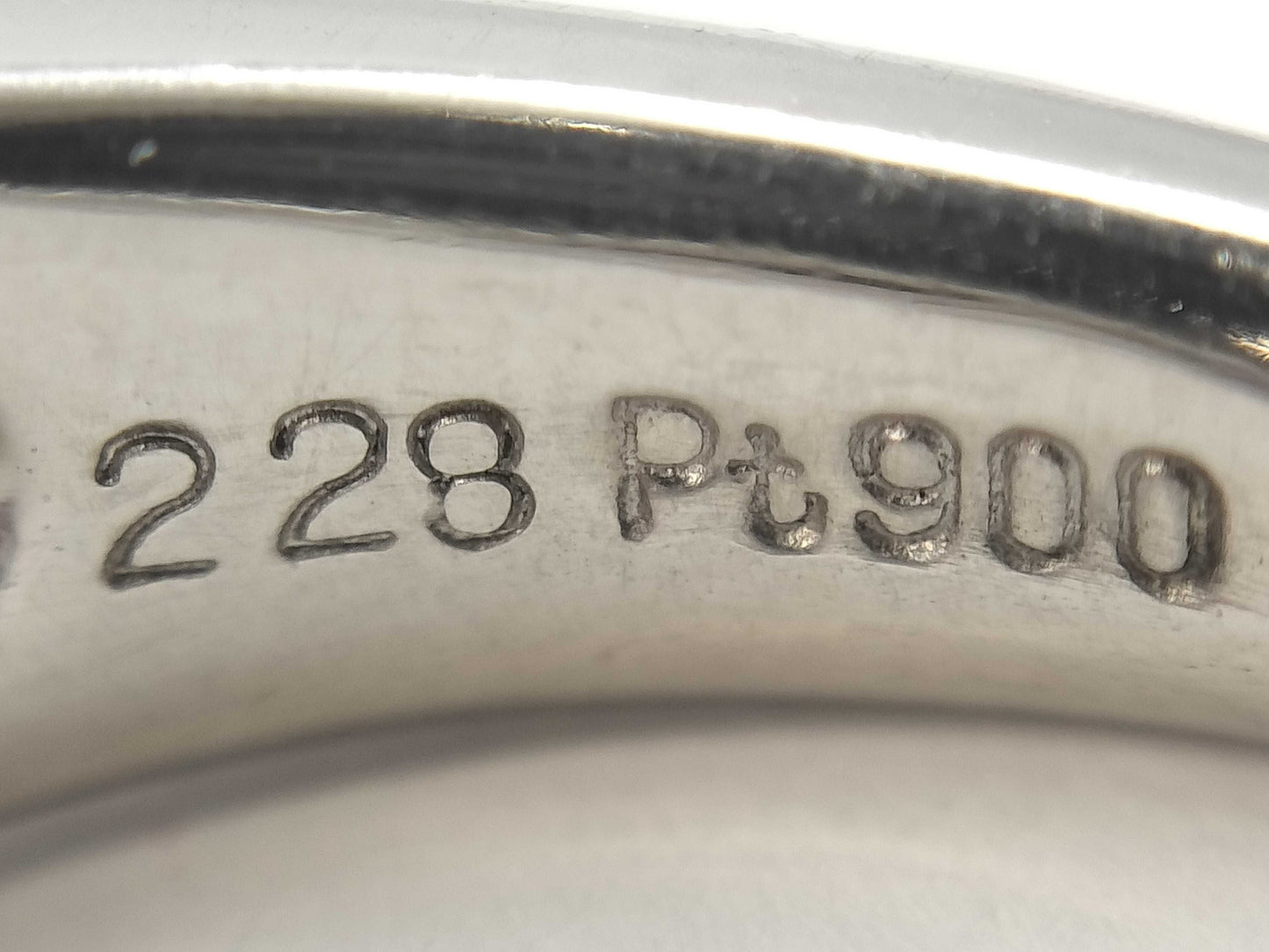 R2.28ct D0.24ct PT900 9.1g Ring