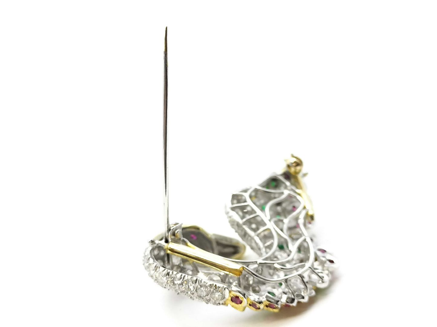 Swan motif brooch with ruby, emerald and diamond in 18K gold, 18.9g
