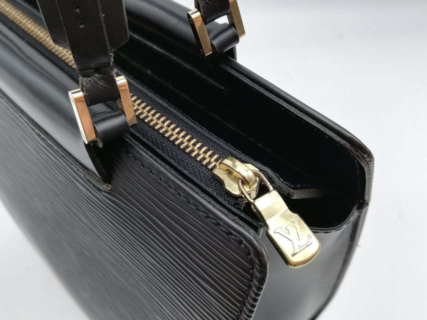 LOUIS VUITTON Epi Figari MM M52002 Noir Handbag