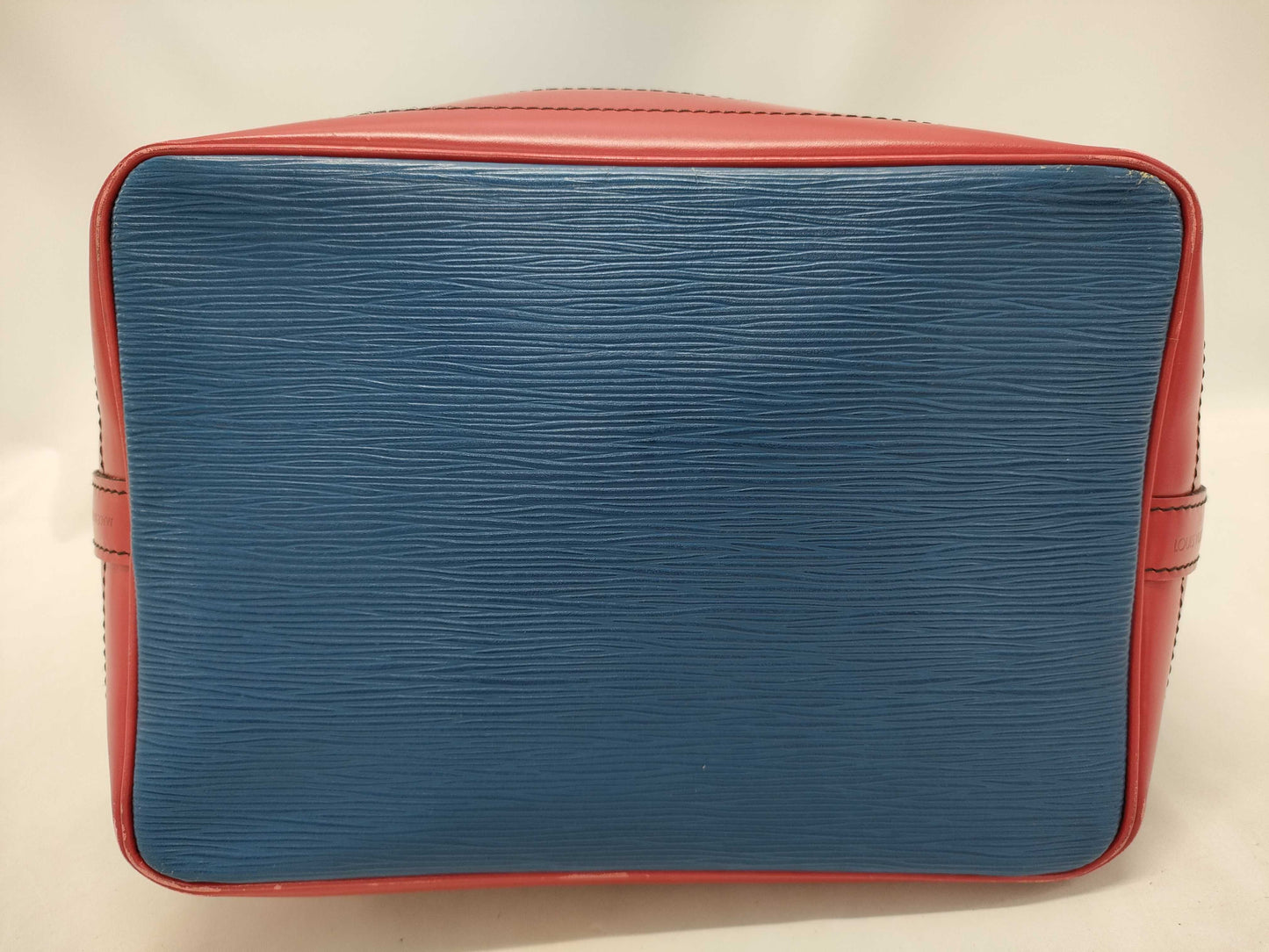 LOUIS VUITTON Epi Noe Shoulder Bag
