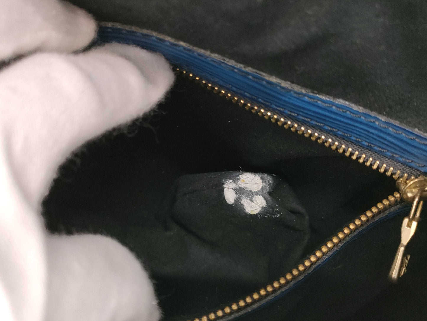 LOUIS VUITTON Epi Noe Shoulder Bag