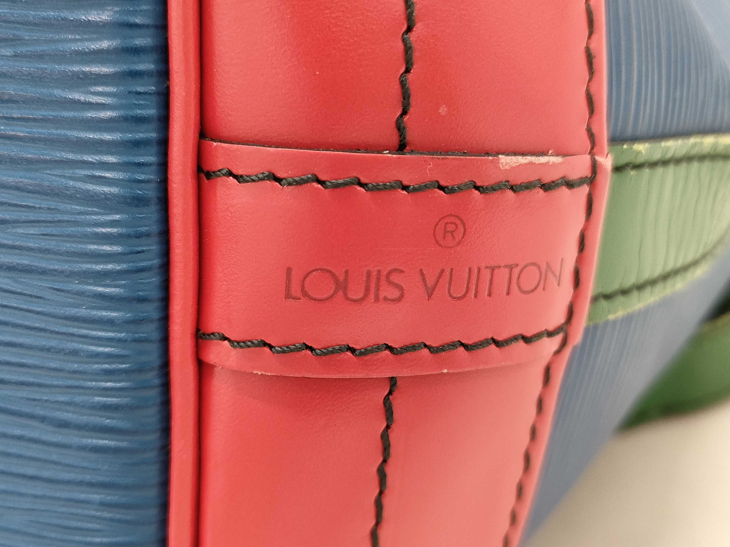 LOUIS VUITTON Epi Noe Shoulder Bag